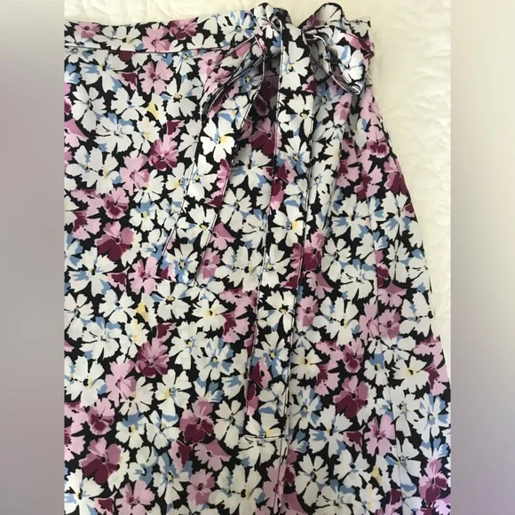 Loft Floral Wrap Skirt Size 4 - Picture 4 of 7
